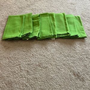GREEN  SET OF 8 NAPKINS